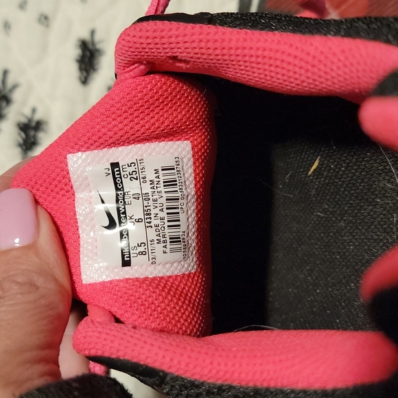 Shoes - Picture 4 of 4